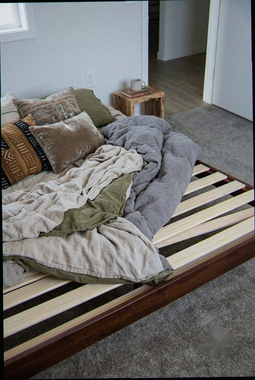 Artful Anchors: Elevating Bedroom Spaces with Natural Grain