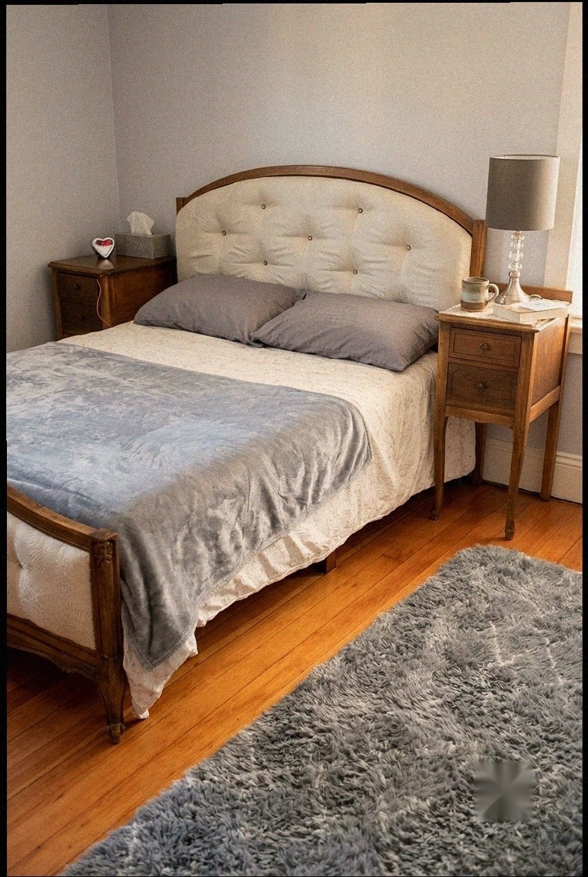 Artful Anchors: Elevating Bedroom Spaces with Natural Grain