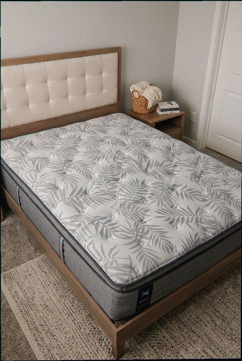 Sculpting Serenity: How to Style the Ultimate Warm Minimalist Bedroom